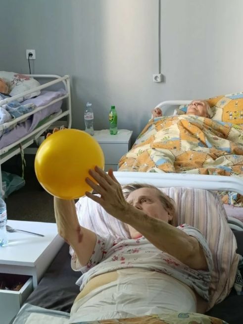 Зарядка для наших лежачих проживающих