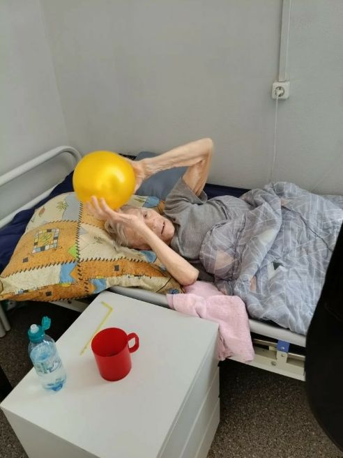 Зарядка для наших лежачих проживающих